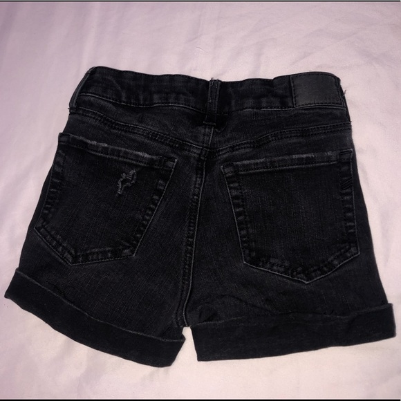 Black Ripped Jean Shorts from Aéropostale - Picture 3 of 5